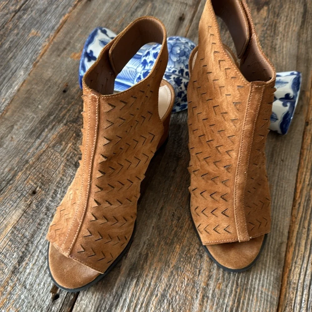 Via Spiga Leatrice Suede Wedge Sandals Size 7.5M